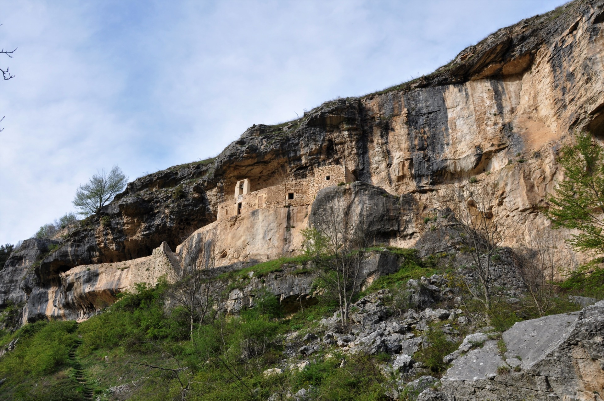 Eremo di San Bartolomeo visto dal basso